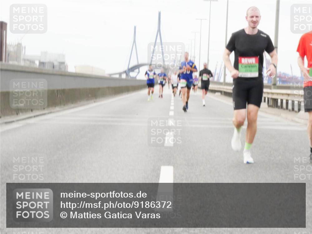 03.10.2025 - Köhlbrandbrückenlauf Matties Gatica Varas http://msf.ph/oto/9186372 03.10.2025 15:46:09 Position 3  meine-sportfotos.de