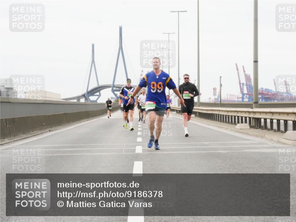 03.10.2025 - Köhlbrandbrückenlauf Matties Gatica Varas http://msf.ph/oto/9186378 03.10.2025 15:46:11 Position 3 99 meine-sportfotos.de