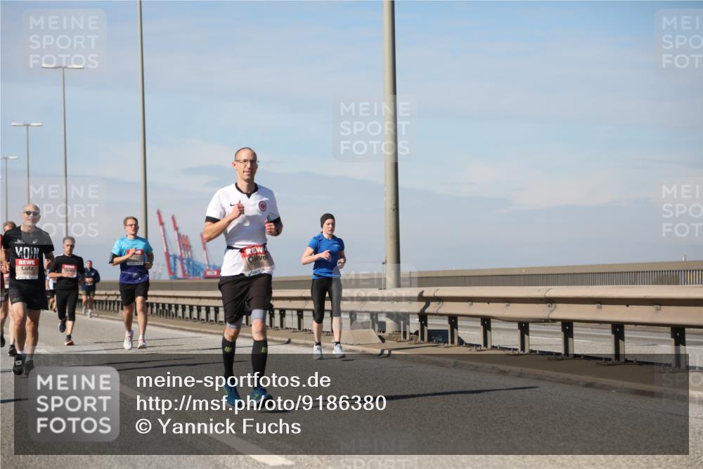 03.10.2025 - Köhlbrandbrückenlauf Yannick Fuchs http://msf.ph/oto/9186380 03.10.2025 11:44:36 Position 3  meine-sportfotos.de