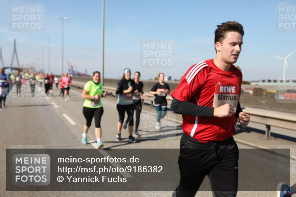 03.10.2025 - Köhlbrandbrückenlauf Yannick Fuchs http://msf.ph/oto/9186382 03.10.2025 12:05:36 Position 3  meine-sportfotos.de