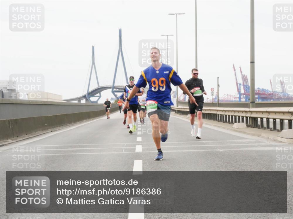 03.10.2025 - Köhlbrandbrückenlauf Matties Gatica Varas http://msf.ph/oto/9186386 03.10.2025 15:46:12 Position 3 99, 1811 meine-sportfotos.de