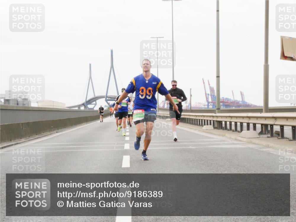 03.10.2025 - Köhlbrandbrückenlauf Matties Gatica Varas http://msf.ph/oto/9186389 03.10.2025 15:46:12 Position 3 99 meine-sportfotos.de