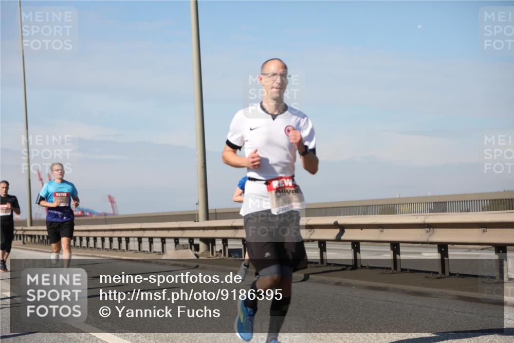 03.10.2025 - Köhlbrandbrückenlauf Yannick Fuchs http://msf.ph/oto/9186395 03.10.2025 11:44:38 Position 3 6203 meine-sportfotos.de