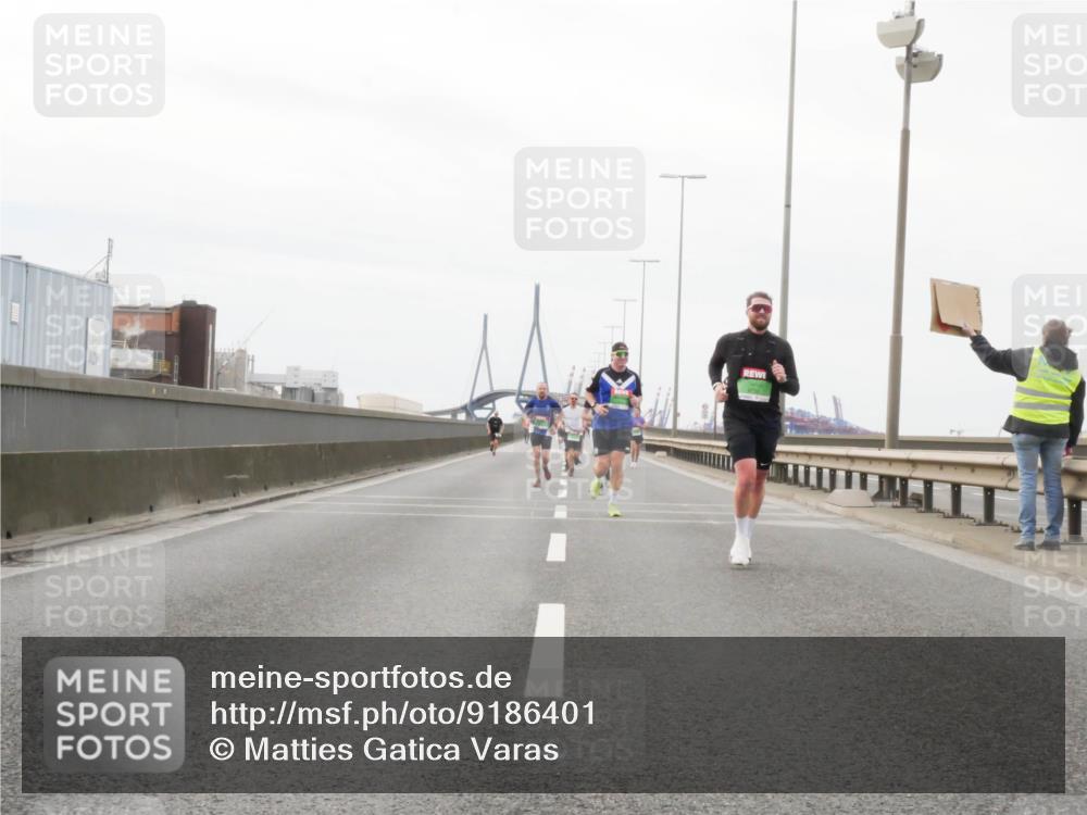 03.10.2025 - Köhlbrandbrückenlauf Matties Gatica Varas http://msf.ph/oto/9186401 03.10.2025 15:46:15 Position 3 114 meine-sportfotos.de