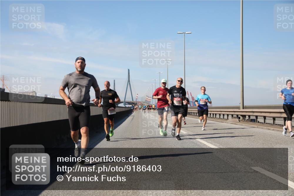 03.10.2025 - Köhlbrandbrückenlauf Yannick Fuchs http://msf.ph/oto/9186403 03.10.2025 11:44:39 Position 3  meine-sportfotos.de