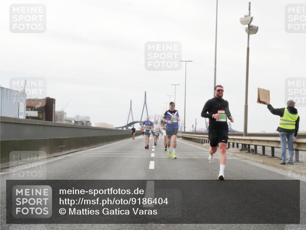 03.10.2025 - Köhlbrandbrückenlauf Matties Gatica Varas http://msf.ph/oto/9186404 03.10.2025 15:46:16 Position 3  meine-sportfotos.de