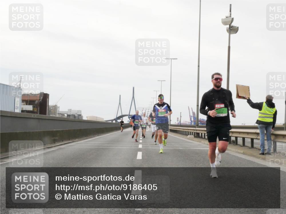 03.10.2025 - Köhlbrandbrückenlauf Matties Gatica Varas http://msf.ph/oto/9186405 03.10.2025 15:46:16 Position 3  meine-sportfotos.de