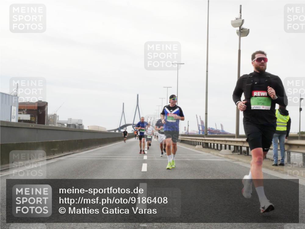 03.10.2025 - Köhlbrandbrückenlauf Matties Gatica Varas http://msf.ph/oto/9186408 03.10.2025 15:46:17 Position 3 9736 meine-sportfotos.de