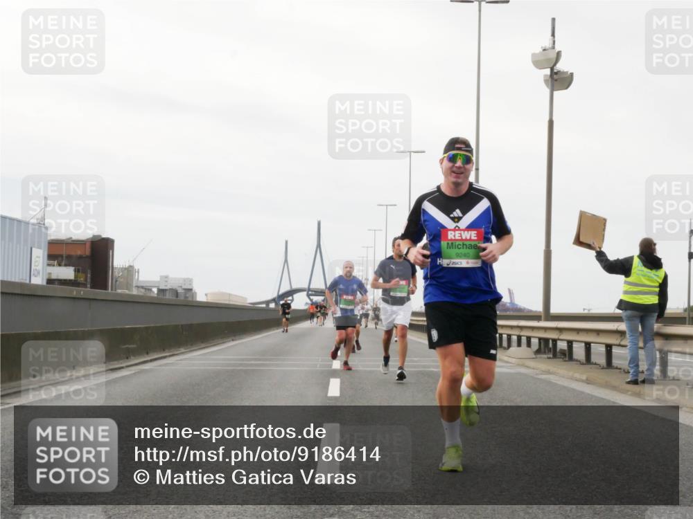 03.10.2025 - Köhlbrandbrückenlauf Matties Gatica Varas http://msf.ph/oto/9186414 03.10.2025 15:46:18 Position 3 3, 9240 meine-sportfotos.de
