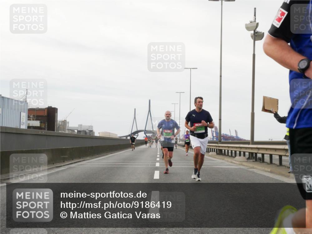 03.10.2025 - Köhlbrandbrückenlauf Matties Gatica Varas http://msf.ph/oto/9186419 03.10.2025 15:46:19 Position 3  meine-sportfotos.de