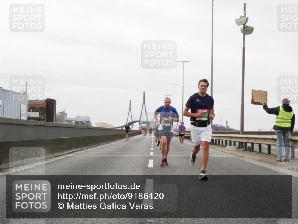03.10.2025 - Köhlbrandbrückenlauf Matties Gatica Varas http://msf.ph/oto/9186420 03.10.2025 15:46:20 Position 3 0 meine-sportfotos.de