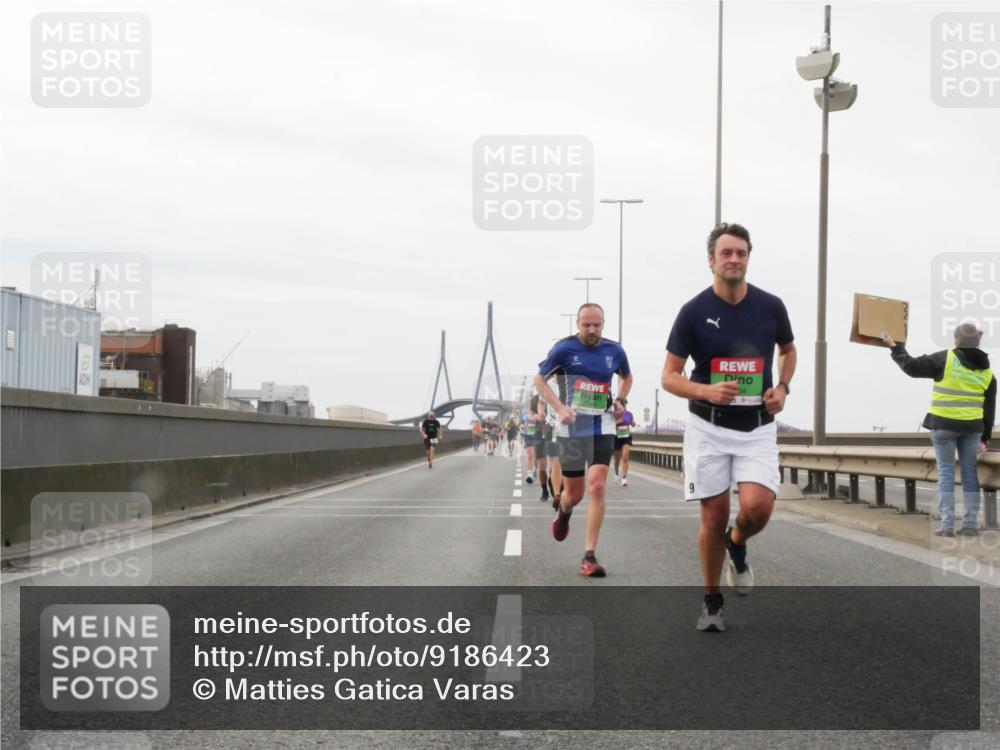 03.10.2025 - Köhlbrandbrückenlauf Matties Gatica Varas http://msf.ph/oto/9186423 03.10.2025 15:46:20 Position 3  meine-sportfotos.de