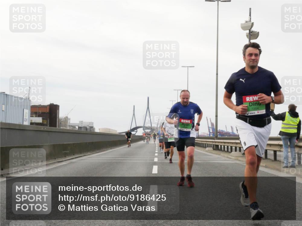 03.10.2025 - Köhlbrandbrückenlauf Matties Gatica Varas http://msf.ph/oto/9186425 03.10.2025 15:46:21 Position 3 7204 meine-sportfotos.de
