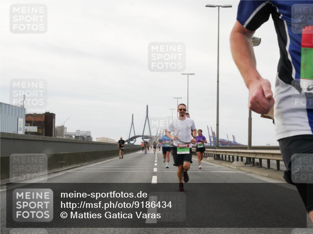 03.10.2025 - Köhlbrandbrückenlauf Matties Gatica Varas http://msf.ph/oto/9186434 03.10.2025 15:46:23 Position 3 9129 meine-sportfotos.de
