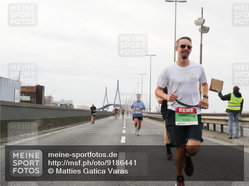 03.10.2025 - Köhlbrandbrückenlauf Matties Gatica Varas http://msf.ph/oto/9186441 03.10.2025 15:46:24 Position 3 9129 meine-sportfotos.de