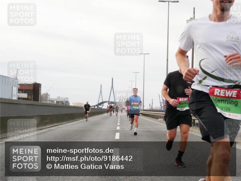 03.10.2025 - Köhlbrandbrückenlauf Matties Gatica Varas http://msf.ph/oto/9186442 03.10.2025 15:46:25 Position 3 7105, 9129 meine-sportfotos.de