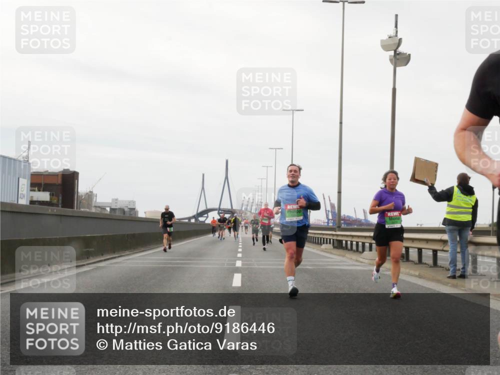 03.10.2025 - Köhlbrandbrückenlauf Matties Gatica Varas http://msf.ph/oto/9186446 03.10.2025 15:46:26 Position 3  meine-sportfotos.de