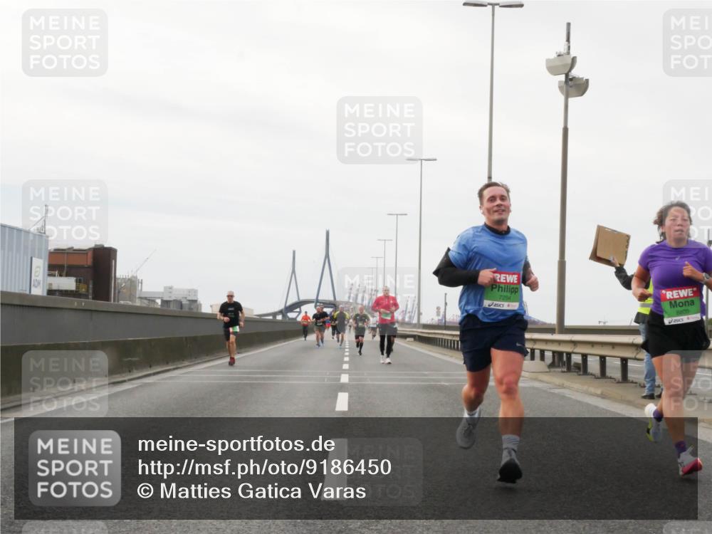 03.10.2025 - Köhlbrandbrückenlauf Matties Gatica Varas http://msf.ph/oto/9186450 03.10.2025 15:46:27 Position 3 7294, 8800 meine-sportfotos.de