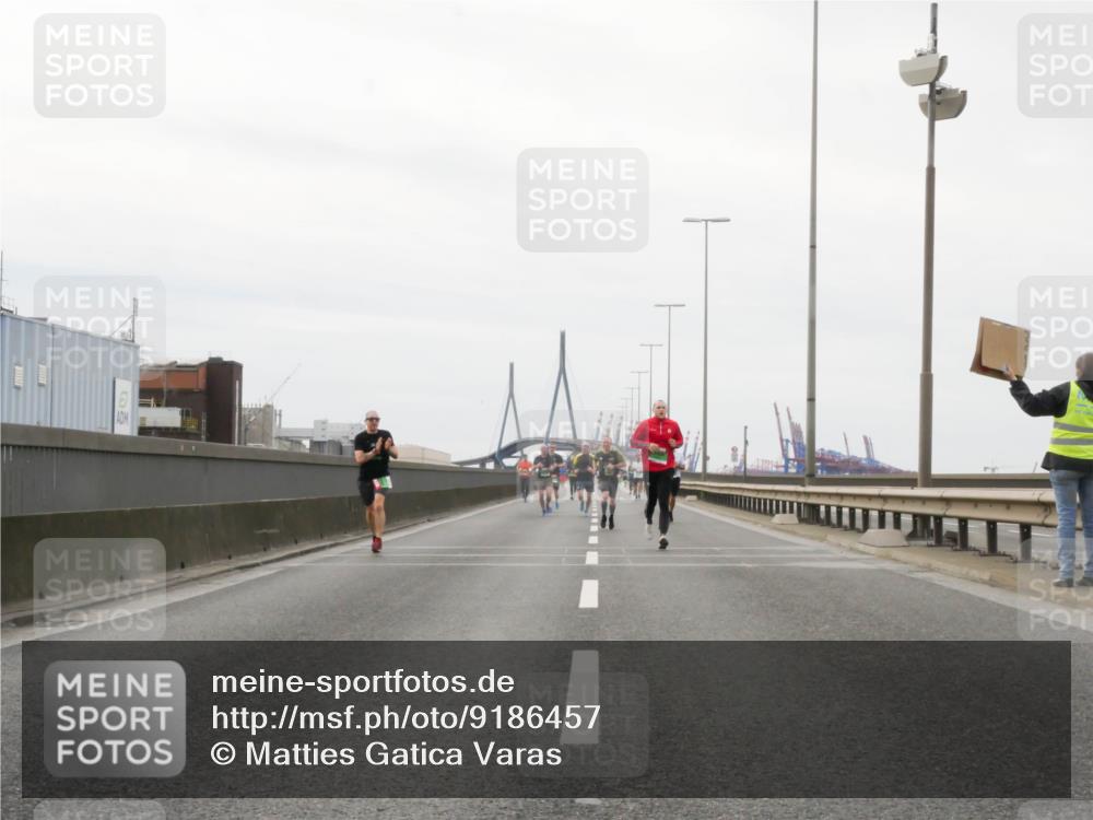 03.10.2025 - Köhlbrandbrückenlauf Matties Gatica Varas http://msf.ph/oto/9186457 03.10.2025 15:46:28 Position 3  meine-sportfotos.de
