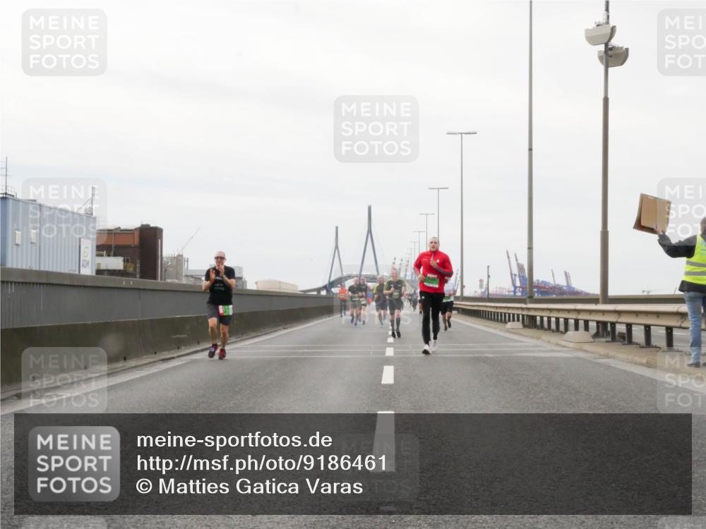 03.10.2025 - Köhlbrandbrückenlauf Matties Gatica Varas http://msf.ph/oto/9186461 03.10.2025 15:46:29 Position 3  meine-sportfotos.de