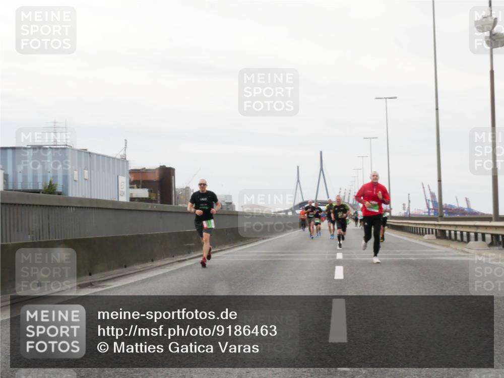 03.10.2025 - Köhlbrandbrückenlauf Matties Gatica Varas http://msf.ph/oto/9186463 03.10.2025 15:46:29 Position 3  meine-sportfotos.de