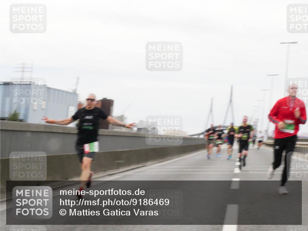 03.10.2025 - Köhlbrandbrückenlauf Matties Gatica Varas http://msf.ph/oto/9186469 03.10.2025 15:46:31 Position 3  meine-sportfotos.de