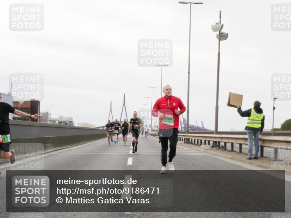 03.10.2025 - Köhlbrandbrückenlauf Matties Gatica Varas http://msf.ph/oto/9186471 03.10.2025 15:46:31 Position 3  meine-sportfotos.de