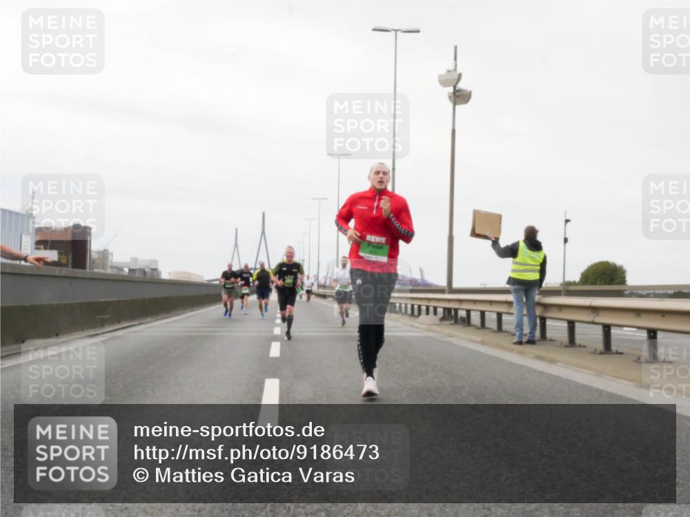 03.10.2025 - Köhlbrandbrückenlauf Matties Gatica Varas http://msf.ph/oto/9186473 03.10.2025 15:46:32 Position 3  meine-sportfotos.de