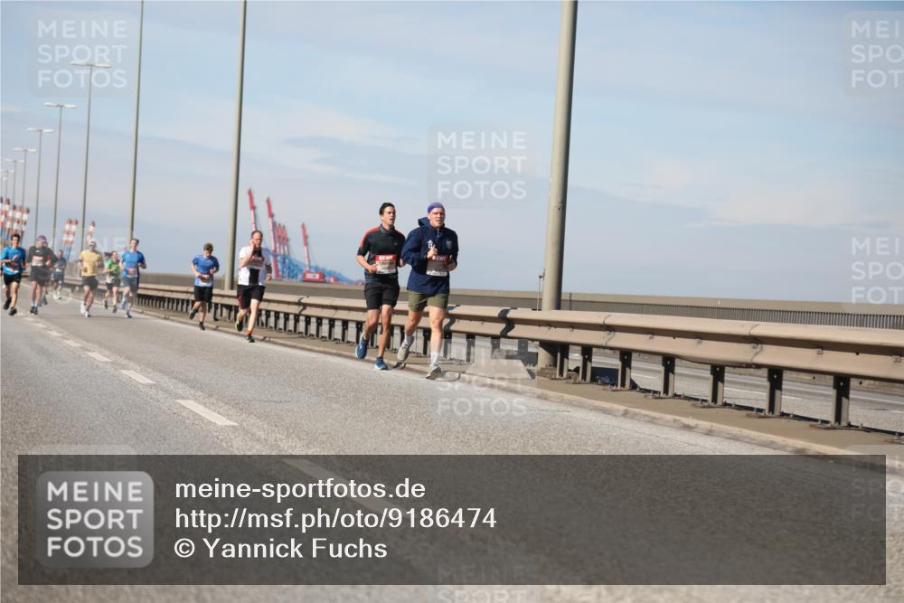 03.10.2025 - Köhlbrandbrückenlauf Yannick Fuchs http://msf.ph/oto/9186474 03.10.2025 11:44:46 Position 3  meine-sportfotos.de