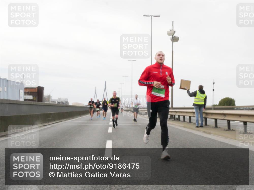 03.10.2025 - Köhlbrandbrückenlauf Matties Gatica Varas http://msf.ph/oto/9186475 03.10.2025 15:46:32 Position 3  meine-sportfotos.de