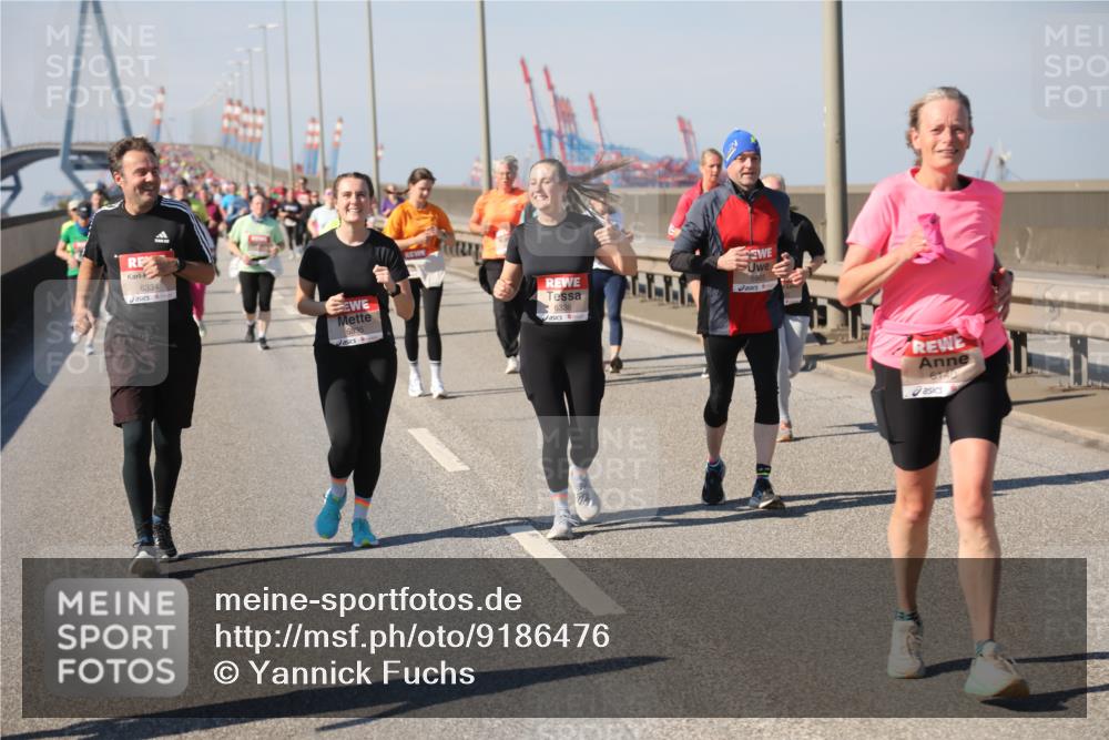 03.10.2025 - Köhlbrandbrückenlauf Yannick Fuchs http://msf.ph/oto/9186476 03.10.2025 12:05:41 Position 3 6334, 6335, 6336, 6140 meine-sportfotos.de