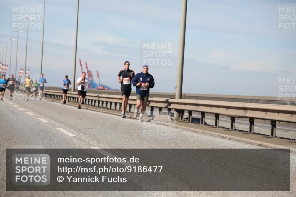 03.10.2025 - Köhlbrandbrückenlauf Yannick Fuchs http://msf.ph/oto/9186477 03.10.2025 11:44:46 Position 3  meine-sportfotos.de