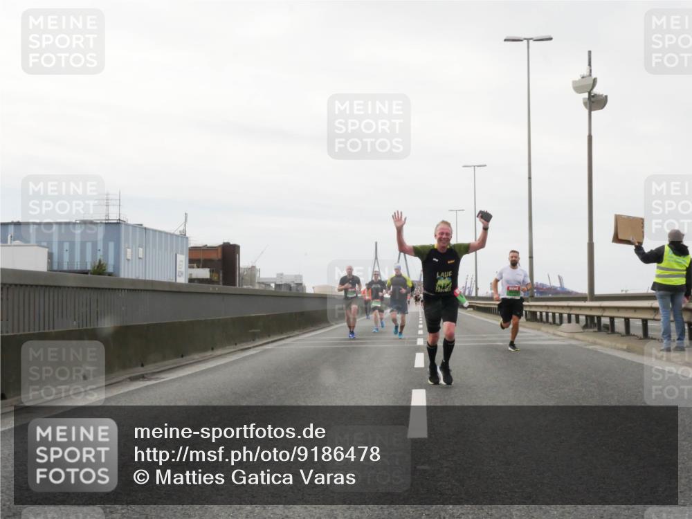 03.10.2025 - Köhlbrandbrückenlauf Matties Gatica Varas http://msf.ph/oto/9186478 03.10.2025 15:46:34 Position 3  meine-sportfotos.de