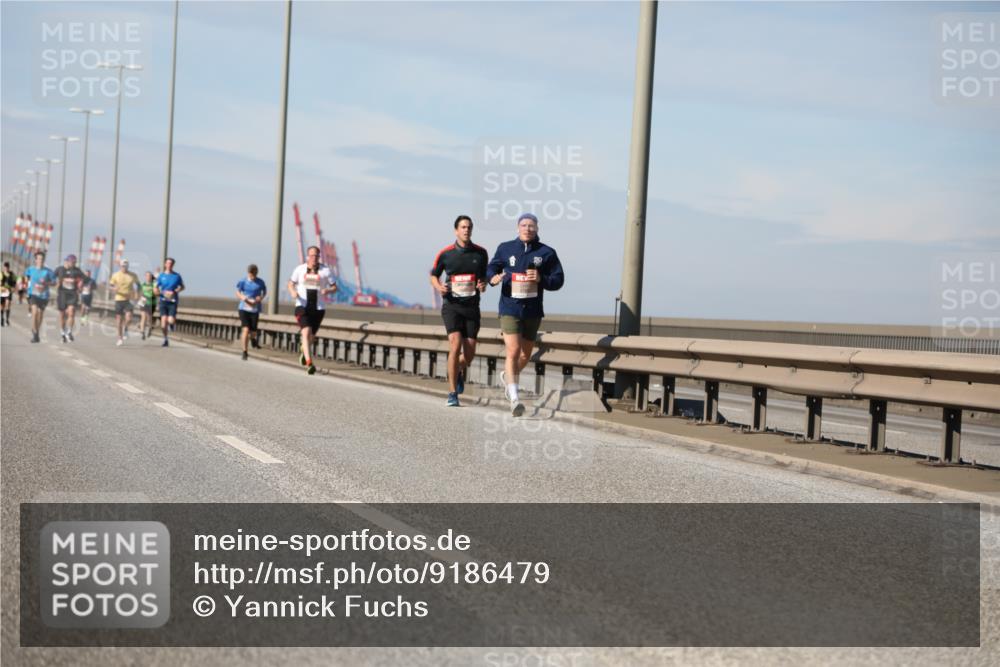 03.10.2025 - Köhlbrandbrückenlauf Yannick Fuchs http://msf.ph/oto/9186479 03.10.2025 11:44:46 Position 3  meine-sportfotos.de