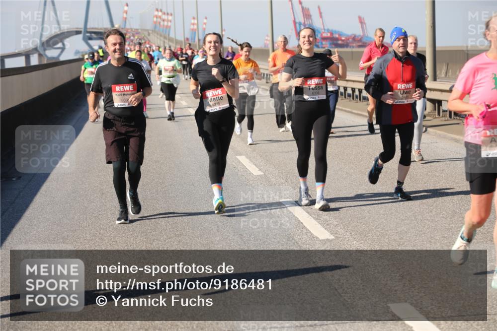 03.10.2025 - Köhlbrandbrückenlauf Yannick Fuchs http://msf.ph/oto/9186481 03.10.2025 12:05:41 Position 3 6334, 6335, 6336, 598 meine-sportfotos.de