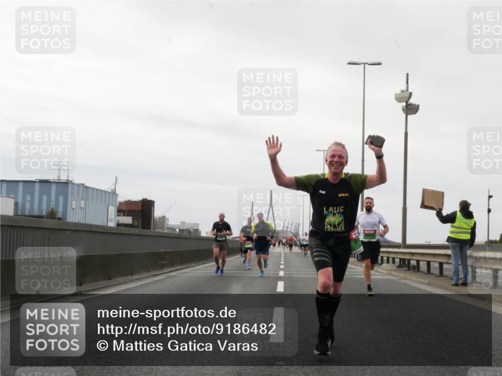 03.10.2025 - Köhlbrandbrückenlauf Matties Gatica Varas http://msf.ph/oto/9186482 03.10.2025 15:46:35 Position 3  meine-sportfotos.de