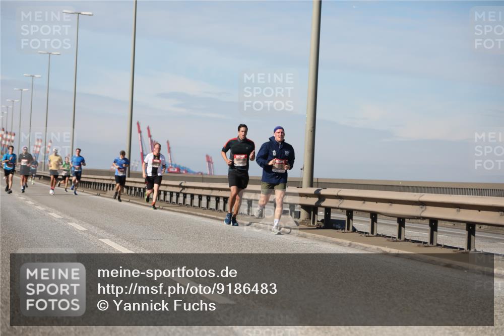 03.10.2025 - Köhlbrandbrückenlauf Yannick Fuchs http://msf.ph/oto/9186483 03.10.2025 11:44:47 Position 3 13 meine-sportfotos.de