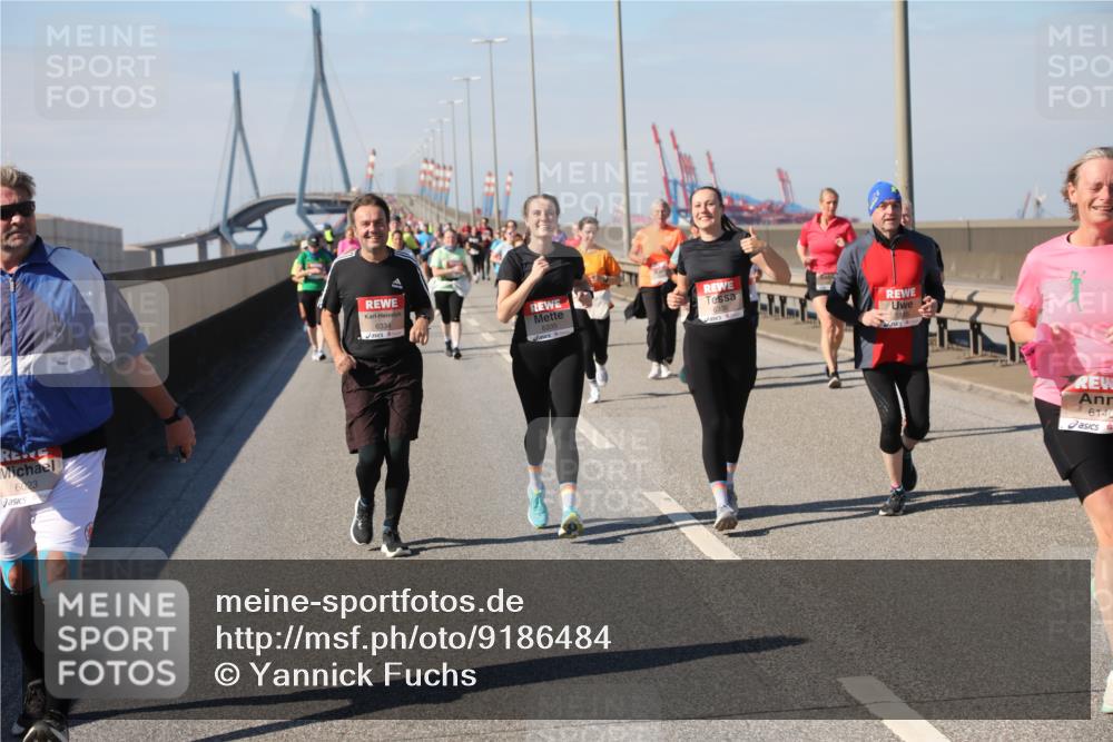 03.10.2025 - Köhlbrandbrückenlauf Yannick Fuchs http://msf.ph/oto/9186484 03.10.2025 12:05:42 Position 3 6023, 6334, 6335, 6336, 6140 meine-sportfotos.de