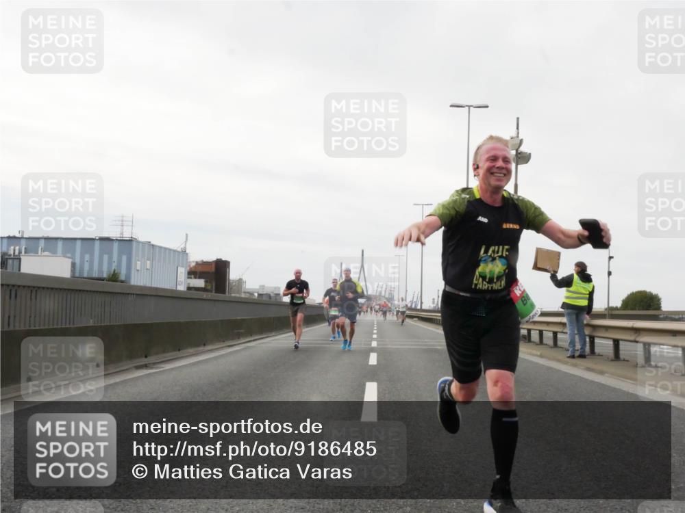 03.10.2025 - Köhlbrandbrückenlauf Matties Gatica Varas http://msf.ph/oto/9186485 03.10.2025 15:46:35 Position 3  meine-sportfotos.de