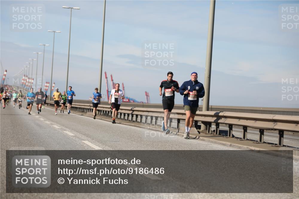 03.10.2025 - Köhlbrandbrückenlauf Yannick Fuchs http://msf.ph/oto/9186486 03.10.2025 11:44:47 Position 3  meine-sportfotos.de