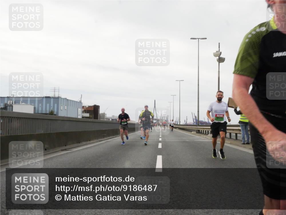 03.10.2025 - Köhlbrandbrückenlauf Matties Gatica Varas http://msf.ph/oto/9186487 03.10.2025 15:46:35 Position 3  meine-sportfotos.de