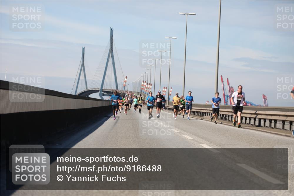 03.10.2025 - Köhlbrandbrückenlauf Yannick Fuchs http://msf.ph/oto/9186488 03.10.2025 11:44:48 Position 3  meine-sportfotos.de