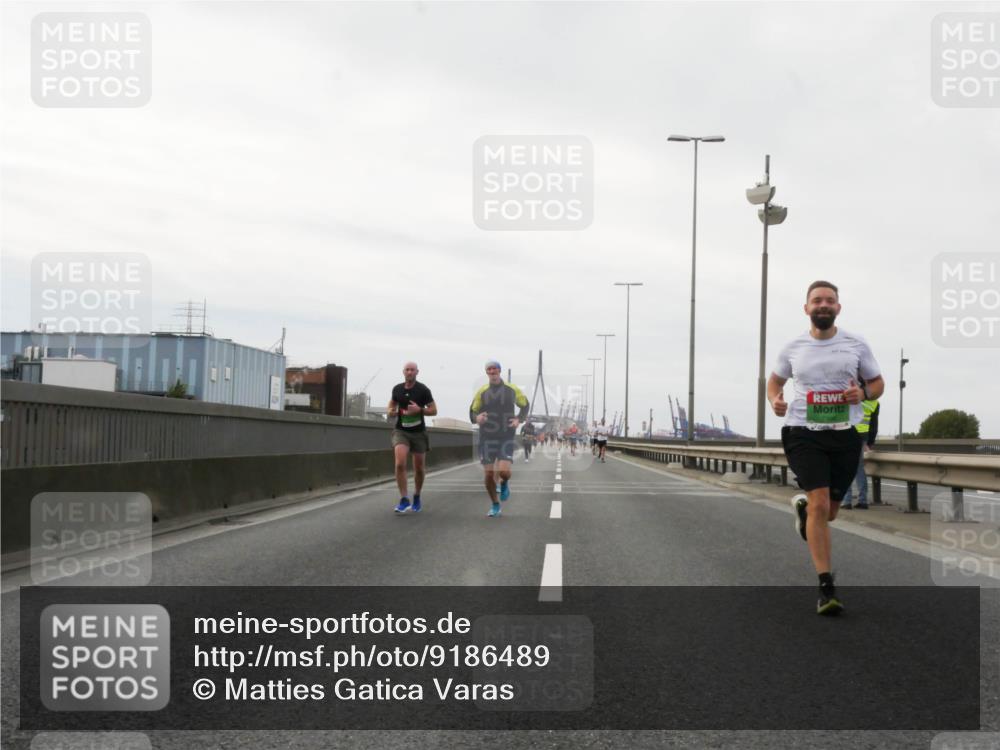 03.10.2025 - Köhlbrandbrückenlauf Matties Gatica Varas http://msf.ph/oto/9186489 03.10.2025 15:46:36 Position 3  meine-sportfotos.de