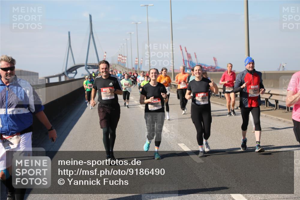 03.10.2025 - Köhlbrandbrückenlauf Yannick Fuchs http://msf.ph/oto/9186490 03.10.2025 12:05:42 Position 3 6923, 6334 meine-sportfotos.de