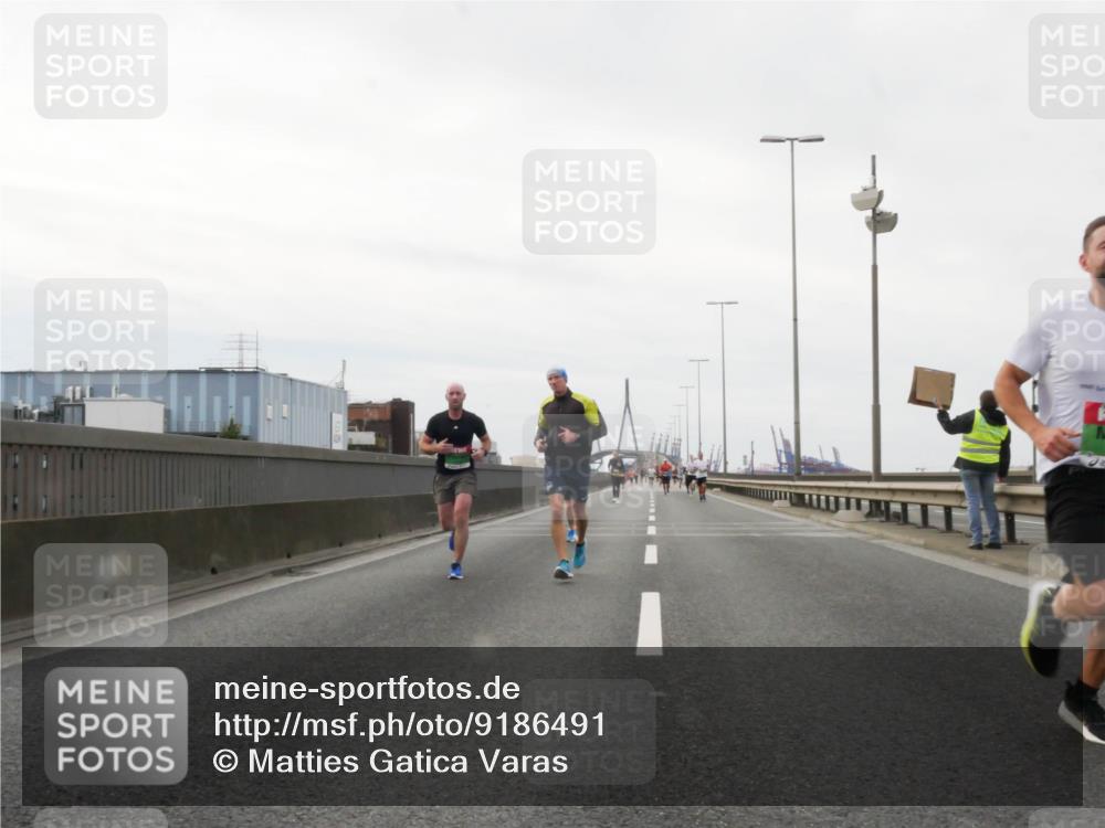 03.10.2025 - Köhlbrandbrückenlauf Matties Gatica Varas http://msf.ph/oto/9186491 03.10.2025 15:46:36 Position 3  meine-sportfotos.de