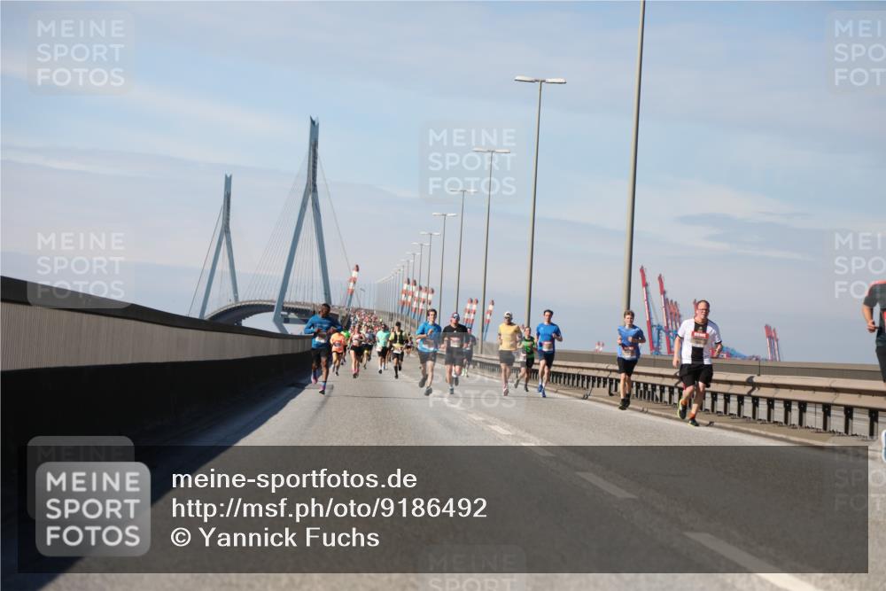 03.10.2025 - Köhlbrandbrückenlauf Yannick Fuchs http://msf.ph/oto/9186492 03.10.2025 11:44:48 Position 3  meine-sportfotos.de