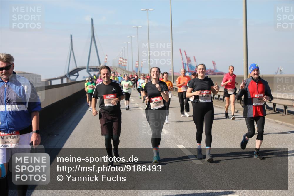 03.10.2025 - Köhlbrandbrückenlauf Yannick Fuchs http://msf.ph/oto/9186493 03.10.2025 12:05:42 Position 3 6023, 6335, 6336, 5985 meine-sportfotos.de