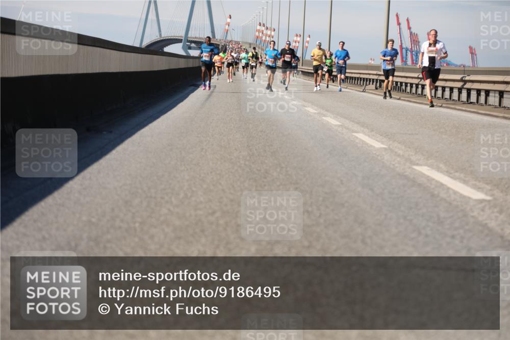 03.10.2025 - Köhlbrandbrückenlauf Yannick Fuchs http://msf.ph/oto/9186495 03.10.2025 11:44:48 Position 3  meine-sportfotos.de