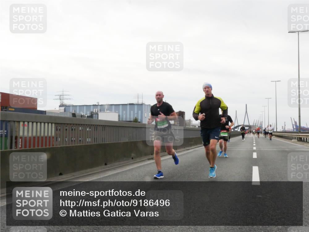 03.10.2025 - Köhlbrandbrückenlauf Matties Gatica Varas http://msf.ph/oto/9186496 03.10.2025 15:46:37 Position 3  meine-sportfotos.de