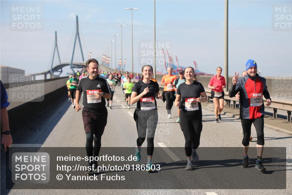 03.10.2025 - Köhlbrandbrückenlauf Yannick Fuchs http://msf.ph/oto/9186503 03.10.2025 12:05:43 Position 3 6334, 6335, 6336, 5985 meine-sportfotos.de
